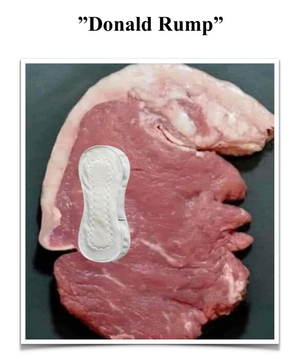 En köttbit formad som ett ansikte med en binda placerad på kinden, bilden kallas "Donald Rump".