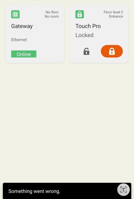 Skärmbild av en app som visar status för ett gateway (Online) och ett lås (Locked). En felmeddelanderuta längst ner säger "Something went wrong".