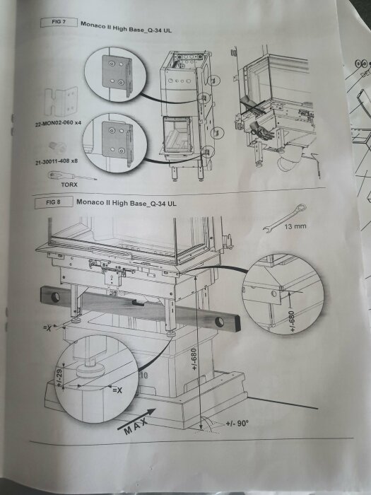 Illustrationer från installationsguiden för Nordpeis Monaco II, som visar monteringsinstruktioner och detaljer för hög bas och rökrörsanlutning.