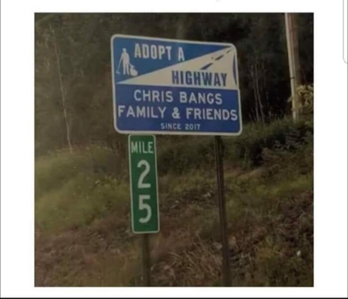 Skylt vid väg med texten "Adopt A Highway Chris Bangs Family & Friends Since 2017". Nedanför står en milstolpe med "Mile 25".