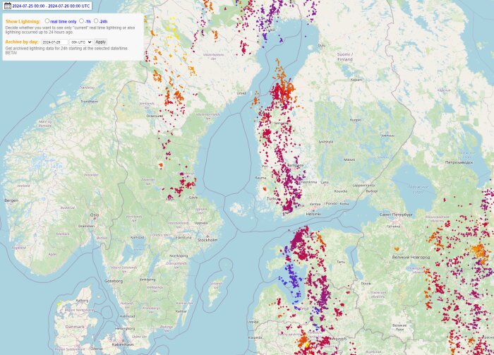 Karta över blixtnedslag i Skandinavien från 25 juli 2024 enligt Lightningmaps.org. Täta koncentrationer av blixtnedslag visas i bortre Norrland och Finland.