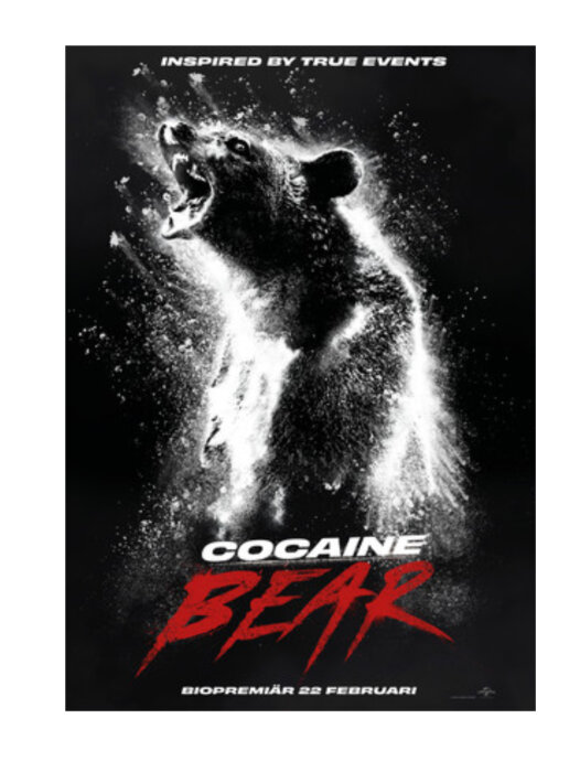 Filmaffisch för "Cocaine Bear" med en svart björn i en aggressiv pose, texten "Inspired by true events" och biopremiärdatumet 22 februari.