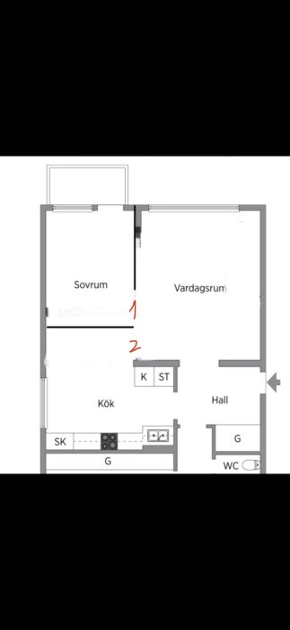 Planritning av en lägenhet med markerade öppningar 1 och 2; föreslagen placering av extra sovrum och TV-vägg mellan sovrum och vardagsrum.