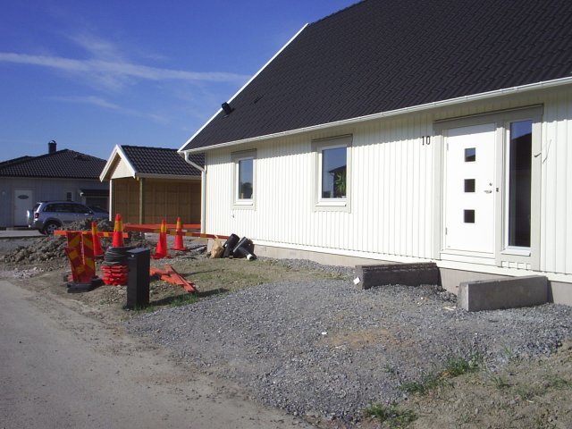 hus entre carport.jpg