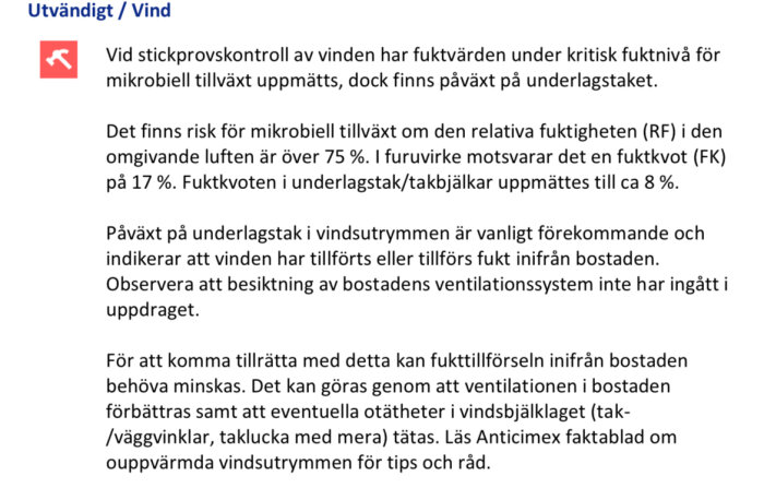 Anticimex besiktningsrapport som anger fuktnivåer i vinden, risk för mikrobiell tillväxt och rekommendationer för att förbättra ventilationen och täta otätheter.