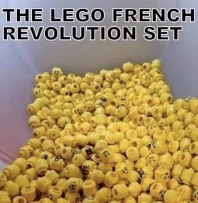 En låda full med Lego-huvuden av gult plast med olika ansiktsuttryck, texten ovan lyder "The Lego French Revolution Set".