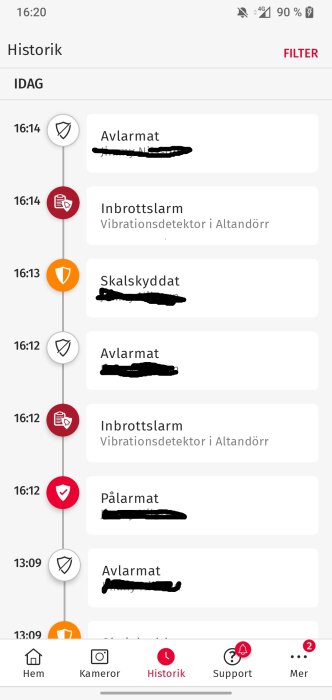 Skärmbild av en app som visar larmhistorik med tider och händelser, inklusive "Avlarmat", "Inbrottslarm" och "Skalskyddat".