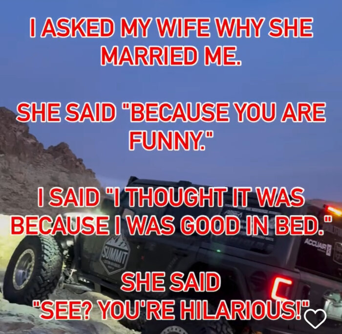 Ett citat över en bild av en Jeep i ett ökenlandskap: "I asked my wife why she married me. She said 'Because you are funny.' I said 'I thought it was because I was good in bed.' She said 'See? You're hilarious!'