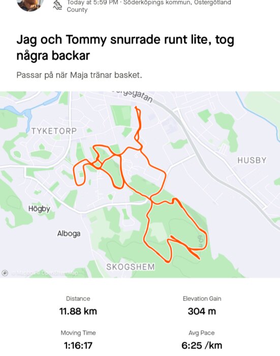 Karta över en löprunda på 11,88 km i Söderköpings kommun, med en genomsnittlig hastighet på 6:25 min/km och en höjdökning på 304 m.