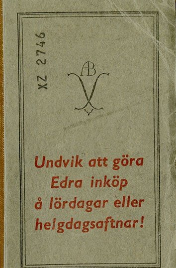 En sida från en gammal MOT-bok med texten "Undvik att göra Edra inköp å lördagar eller helgdagsaftnar!" i röd skrift.