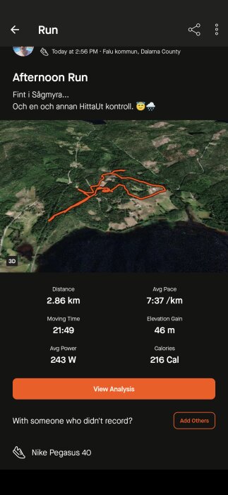 Satellitbild över en löprunda i Sågmyra med en röd rutt markerad. Statistik: 2.86 km, 7:37 min/km, 21:49 min, 46 m höjdvinst, 243 W, 216 kcal.