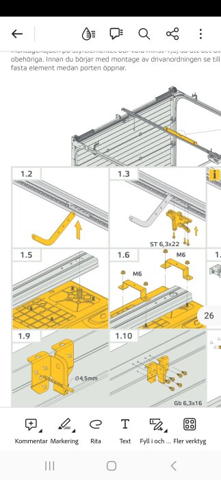 Illustration av monteringsanvisning för garageportmotor, speciellt steg 1.2-1.3 som visar hur staget monteras i en skåra i plastdetaljen.