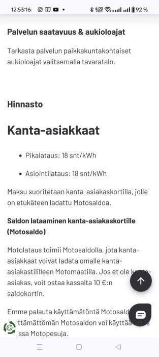 Skärmdump av en finsk hemsida som visar prislista för snabb- och långsam elbilsladdning samt instruktioner för hur man laddar sitt konto med Motosaldo.