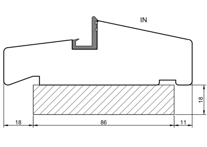 Ritning av böjt bleck med måtten 18 mm, 86 mm, 11 mm och 18 mm. "IN" är markerat på toppen.