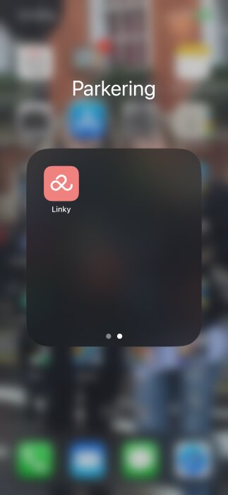 iPhone-skärm som visar mappen "Parkering" med appen "Linky" inuti.