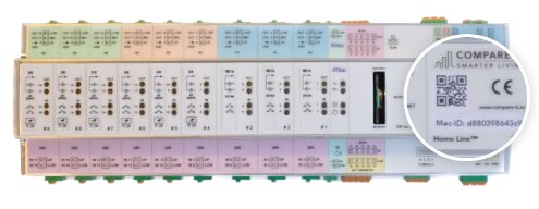 Bild på en Compare-IT HomeLine-modul med flera färgkodade utgångar och ett zoomat utsnitt som visar produktinformation och QR-kod.