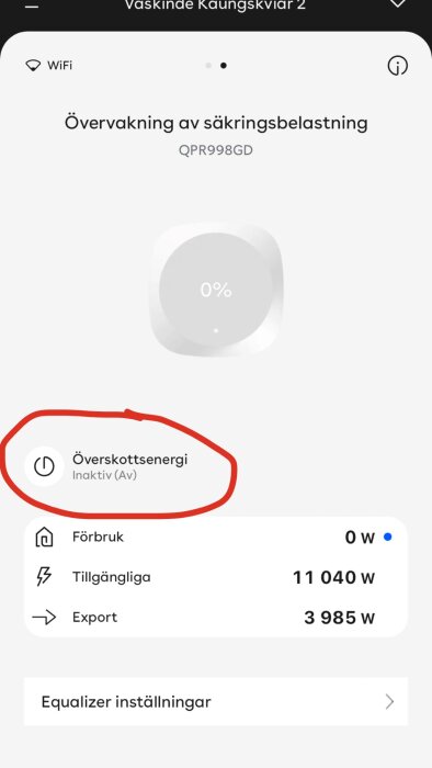 Skärmbild av en Easee laddbox inställningssida som visar "Överskottsenergi" som inaktiv, markerad med en röd cirkel.