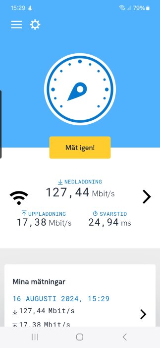 Smartphone-skärmdump av en hastighetstestapp med nedladdningshastighet 127,44 Mbit/s, uppladdningshastighet 17,38 Mbit/s och svarstid 24,94 ms.