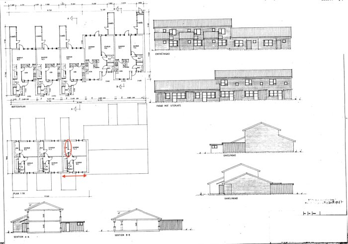 Arkitektritning av radhus från 1987 med planritningar för bottenplan och första våning. Röda markeringar visar väggen mellan sovrum och förråd i plan 1 TR.