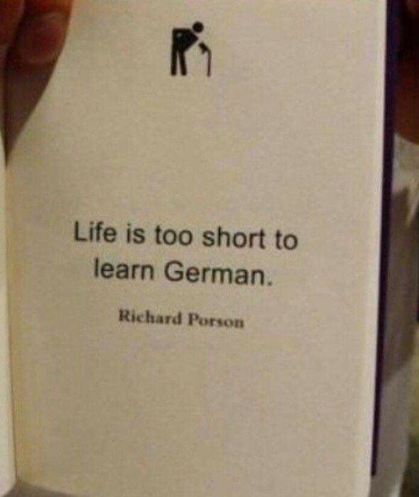 En sidan i en bok visar ett citat av Richard Porson som säger "Life is too short to learn German", med en ikon av en gammal person med käpp över texten.