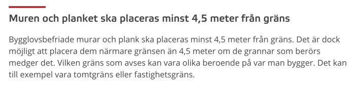 Muren och planket ska placeras minst 4,5 meter från gräns" följt av instruktioner om avstånd och undantag med grannes medgivande.