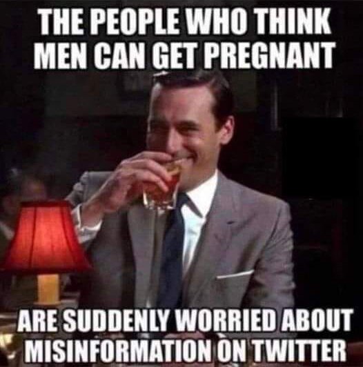 Meme med texten "The people who think men can get pregnant are suddenly worried about misinformation on Twitter." Bild på en man i kostym som dricker ett glas alkohol.