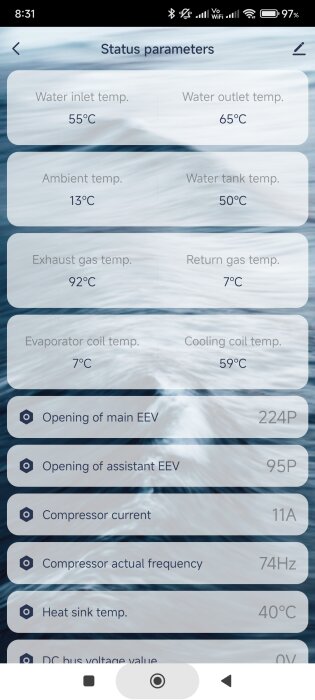 Statusparametrar för Lyfcos Modell P040-DC-W visande temperaturer, EEV öppningar, kompressorström, frekvens och värmesänktemperatur.