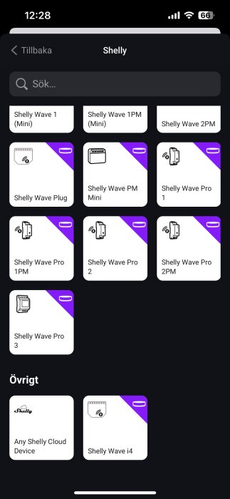 Menyskärm i en app med olika Shelly Wave-enheter och en kategori märkt "Övrigt" som innehåller alternativet "Any Shelly Cloud Device" och "Shelly Wave i4".