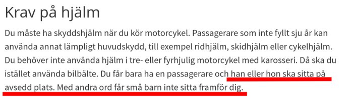 Skärmdump av regler kring hjälmkrav från Transportstyrelsen för att köra motorcykel, inklusive att passagerare ska sitta på avsedd plats och att små barn inte får sitta framför föraren.