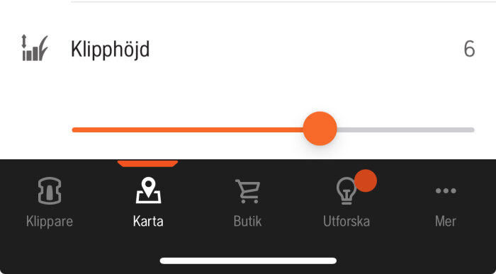 Inställningar i en app för justering av klipphöjd med ett reglage satt till 6 cm och olika menyikoner längst ner, inklusive Klippare, Karta, Butik, Utforska och Mer.