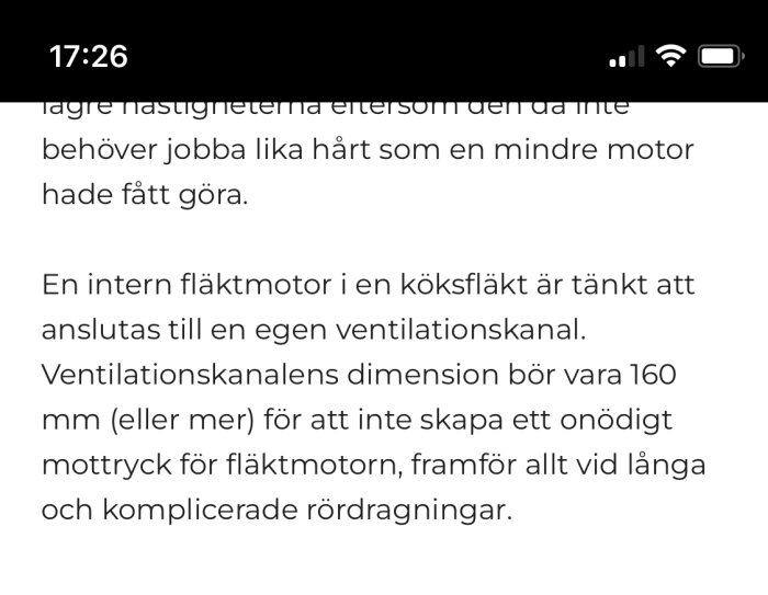 Skärmbild av en hemsida som beskriver hur en intern fläktmotor i en köksfläkt bör anslutas till en ventilationskanal med minst 160 mm i dimension.