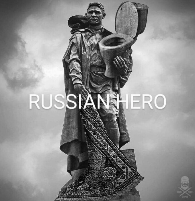 Staty av soldat med en matta och en toalett, med texten "RUSSIAN HERO" över bilden.