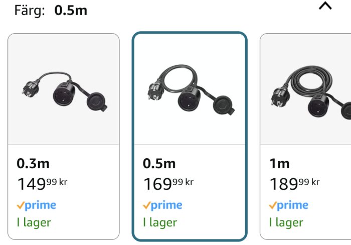 Tre olika längder av svarta förlängningskablar med Schuko-kontakter visas för 0,3 m, 0,5 m och 1 m, med priserna 149,99 kr, 169,99 kr och 189,99 kr. Alla produkter är märkta som "I lager".