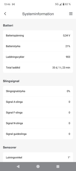 Skärmdump av systeminformationssida för gräsklipparens batteri med detaljer om batterispänning på 0,34V, 21% batteristyrka, och andra statusvärden.