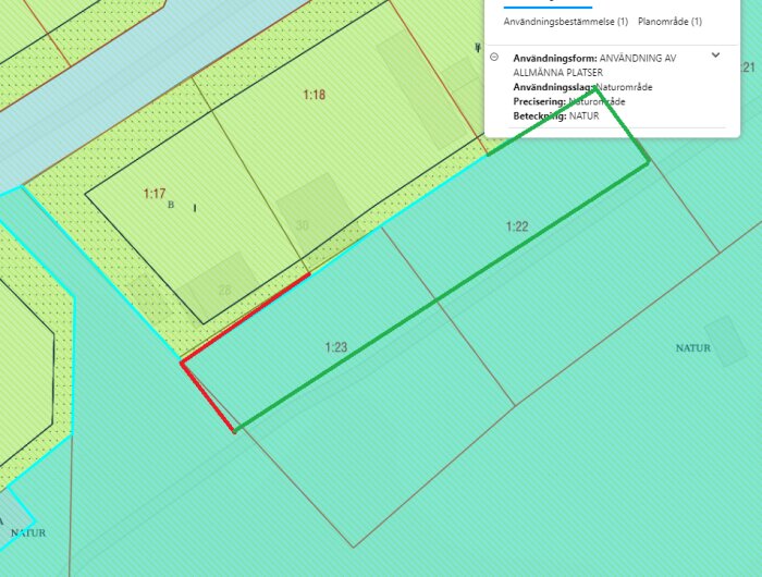 Karta som visar tomter och fastighetsgränser, där grannens staket markerat med en röd linje är flyttat närmare garageinfarten, vilket blockerar tillträde.