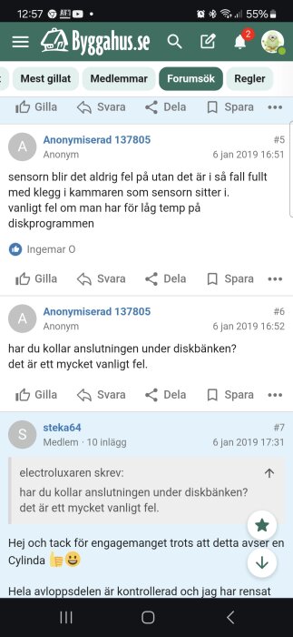 Forumdiskussion på Byggahus.se om sensorer och anslutningar under diskbänken, med flera användare som svarar på inlägget.