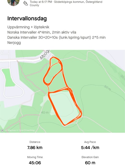 Skärmdump av en träningsapp som visar en springsession på 7,86 km med intervaller, rutt på en karta och statistiska detaljer som tempo och höjdökning.