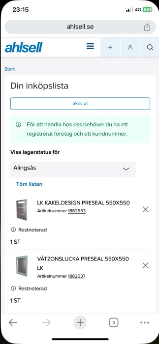 Skärmdump från Ahlsell's webbplats som visar en inköpslista innehållandes en våtzonslucka och ett kakeltillbehör, båda restnoterade.