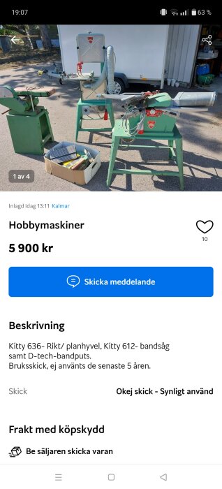 Grön rikt- och planhyvel samt bandsåg av märket Kitty och en bandputs av märket D-tech, utomhus bredvid en låda med tillbehör.