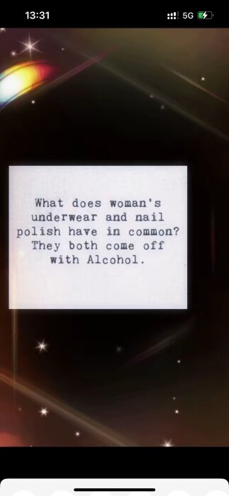 Bild med text: "What does woman's underwear and nail polish have in common? They both come off with Alcohol." Stjärnor och nebulaljus syns i bakgrunden.