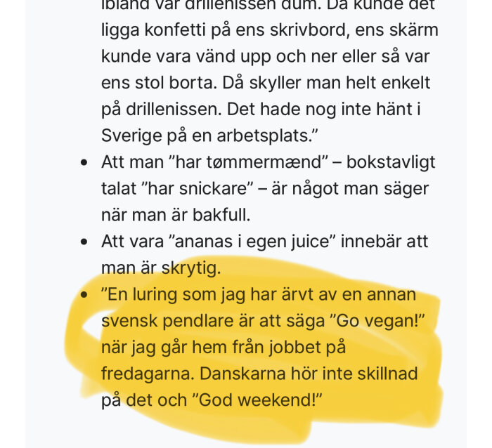 Textstycke ur en artikel med anekdoter om danska uttryck, där texten "Go vegan!!" är markerad med gul överstrykning.