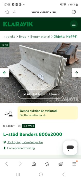 Betong L-stöd Benders 800x2000 mm som visas på en avslutad auktion på Klaravik. En skopa syns i bakgrunden.