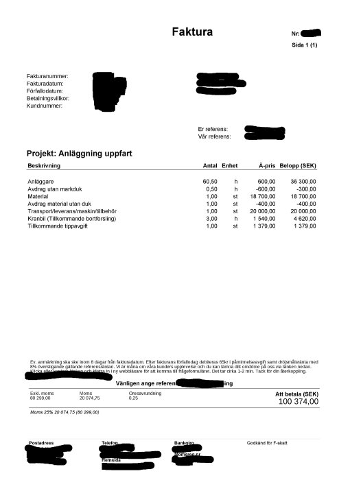 Faktura för projektet "Anläggning uppfart" med detaljerad kostnadsredovisning inklusive arbetstimmar, materialkostnader och därtill hörande avgifter.