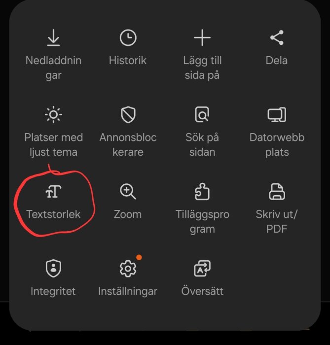 Samsung-mobilskärm med inställningsmenyn, textstorlek är markerad med röd cirkel. Andra alternativ inkluderar Nedladdningar, Historik, och Inställningar.
