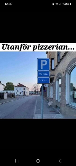 Parkering utanför en pizzeria med en skylt som visar att parkeringstiden är begränsad till 15 minuter (en kvart).