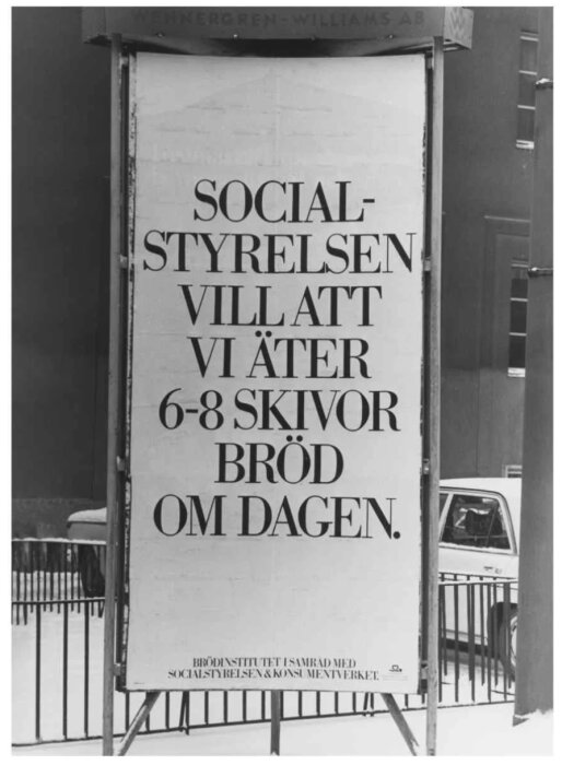 Skylt med text som uppmanar till att äta 6–8 skivor bröd om dagen, från Socialstyrelsen och Konsumentverket.