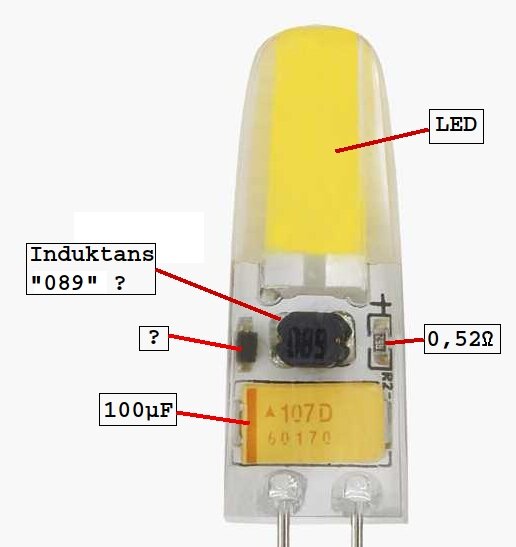 Bild av en dimbar G4 12 V LED-lampa från Biltema, med komponenter märkta: kondensator (100µF), resistans (0,52Ω), induktans (089), okänd komponent, och LED.