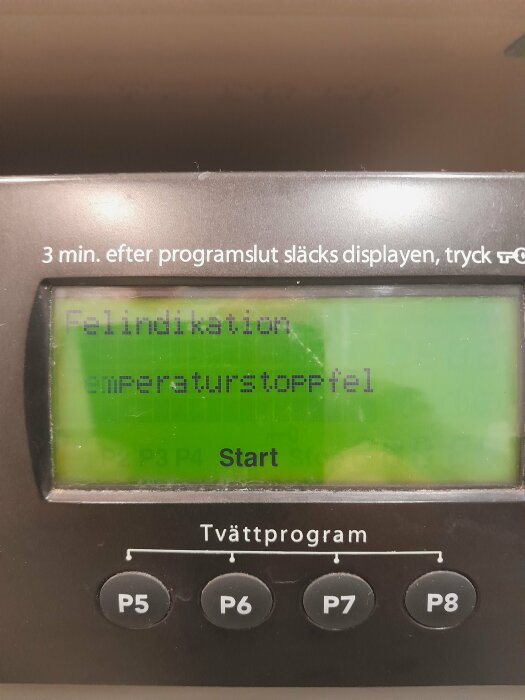 Felmeddelande på en tvättmaskinsdisplay som lyder "Felindikation Temperaturstoppfel".