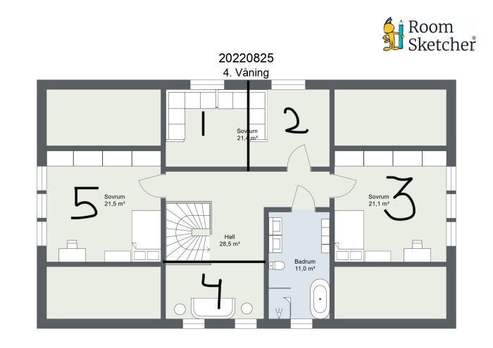 Planlösning för fjärde våningen i ett hus med hall, badrum och fem sovrum markerade med nummer 1 till 5.