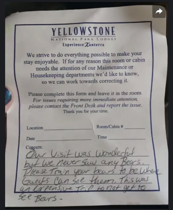 En bild på en feedback-blankett från Yellowstone National Park Lodges där någon skrivit att de inte såg några björnar och önskar att personalen tränar björnar att synas för gäster.